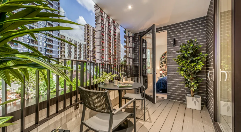 Dagenham 2 bed - balcony 2