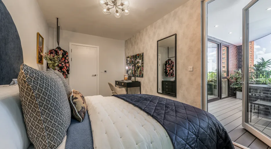 Dagenham Green 2 bed show apartment