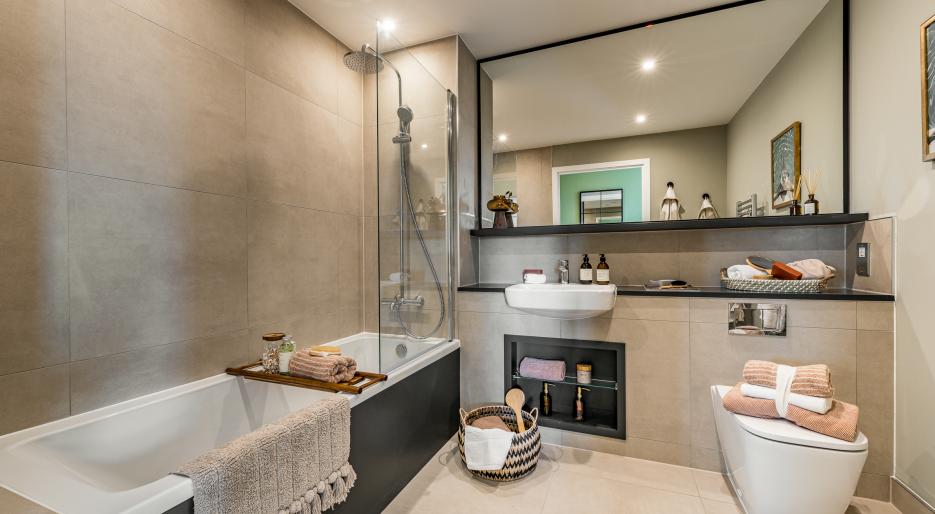 Dagenham Green, 2 bed show home, Bathroom