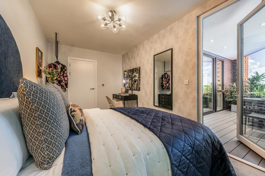 Dagenham 2 bed - second bedroom 5