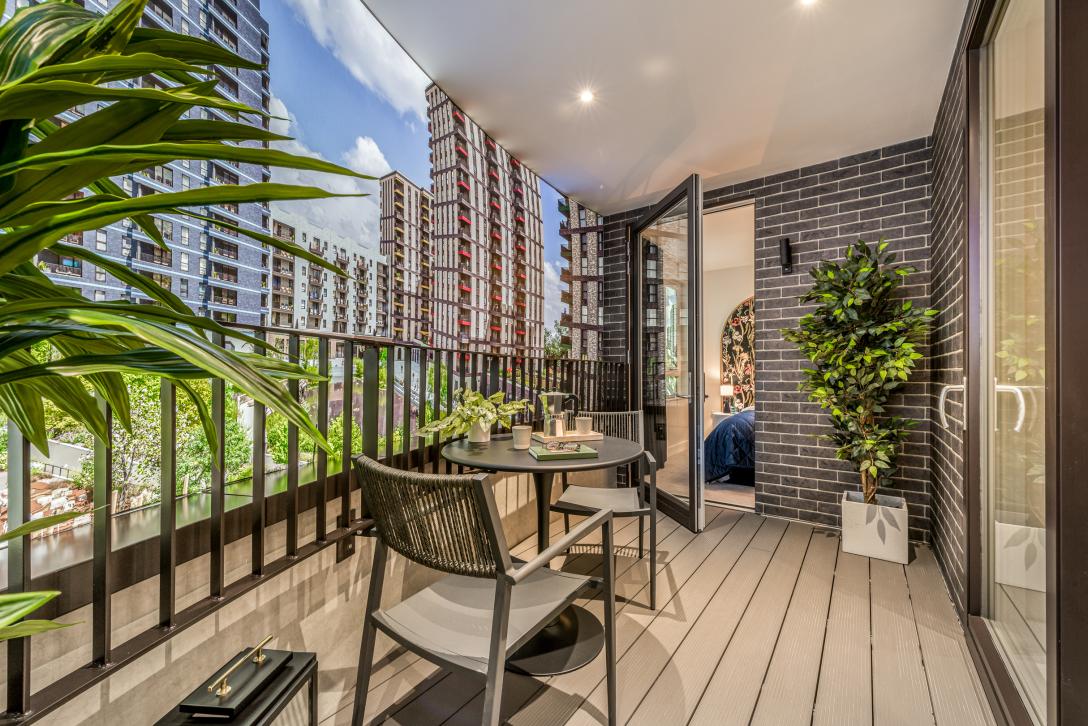 Dagenham 2 bed - balcony 2