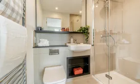 Dagenham Green, 2 bed show home, Ensuite
